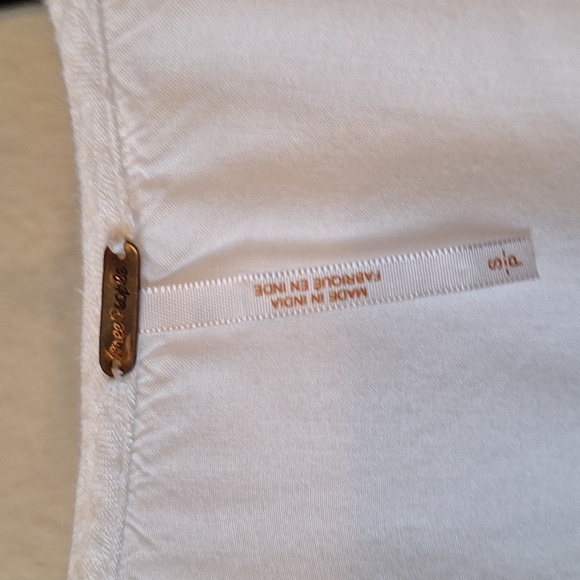 Free People White lined V-neck Cropped Blouse. Excellent Condition Size Small - Picture 8 of 11